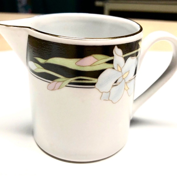 3/$24 FAIRFIELD Classic VANESSA White/Black Trim Tulips Iris Fine China Creamer - Picture 4 of 6